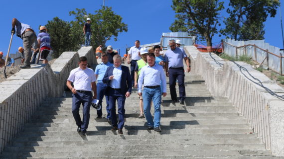 Реставрация Больших и Малых Митридатских лестниц идёт с опережением графика – Новосельская