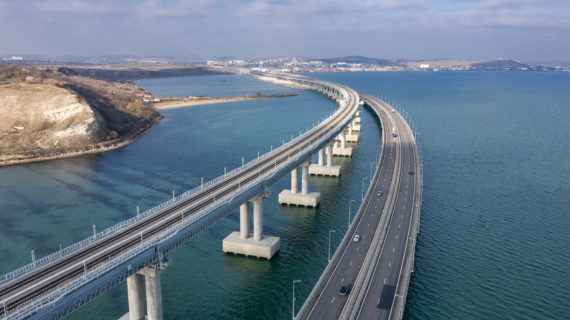 2 млн автомобилей проехало по Крымскому мосту за лето