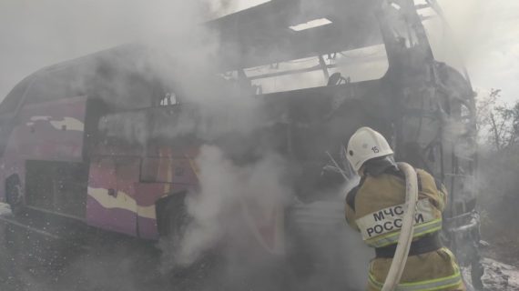 В районе Керчи сгорел пассажирский автобус