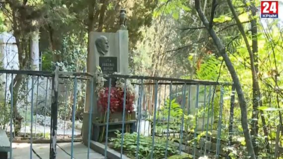 Надгробия разрушены, кресты покосились: Старое кладбище в Гурзуфе  находится в удручающем состоянии