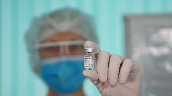 В Крыму вакцину от коронавируса получат вдвое больше людей, чем планировалось