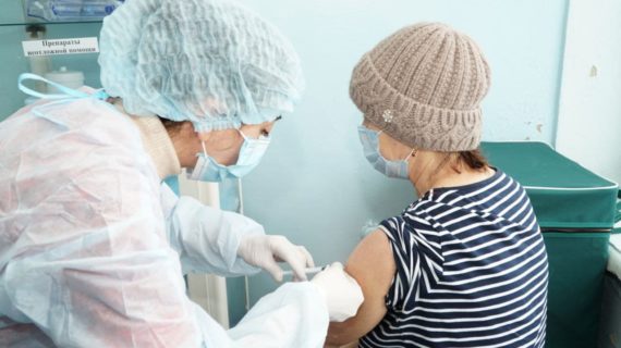 В национальном календаре прививок появилась вакцинация от COVID-19