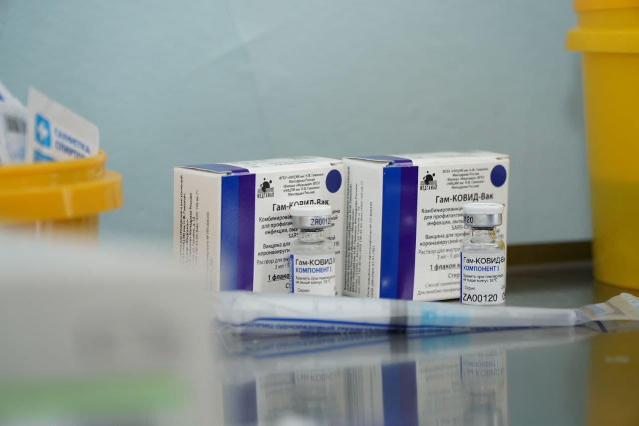 В некоторых регионах Крыма снизились темпы вакцинации от коронавируса