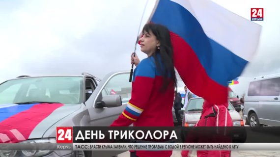 Под бело-сине-красным. Как праздновали крымчане семилетие воссоединения с Россией на Востоке и Севере полуострова?