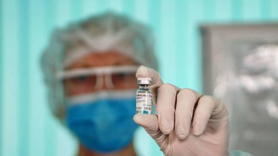 Глава Крыма призвал местных жителей делать прививку против коронавируса