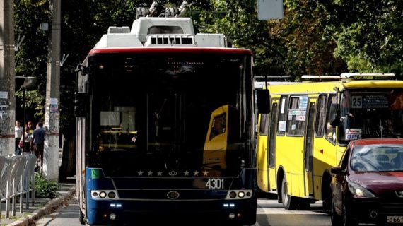 В выходные в Симферополе изменится схема движения автобусов и троллейбусов из-за ремонта на улице Киевской