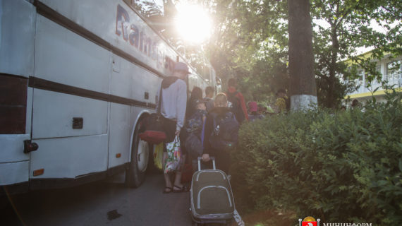 Дети из ДНР и ЛНР приехали на отдых в Крым
