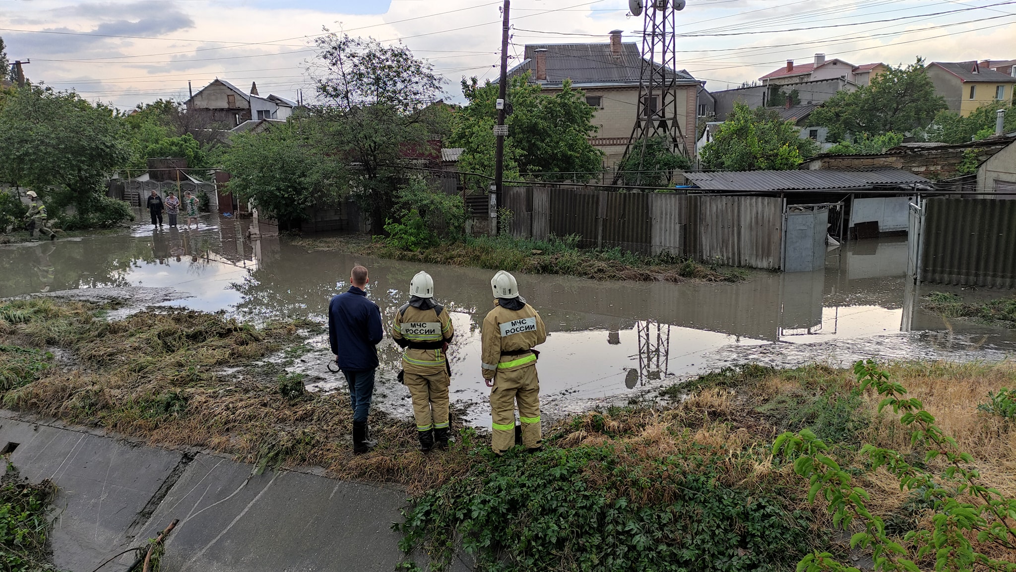 После грозы в Симферополе затопило жилые дома