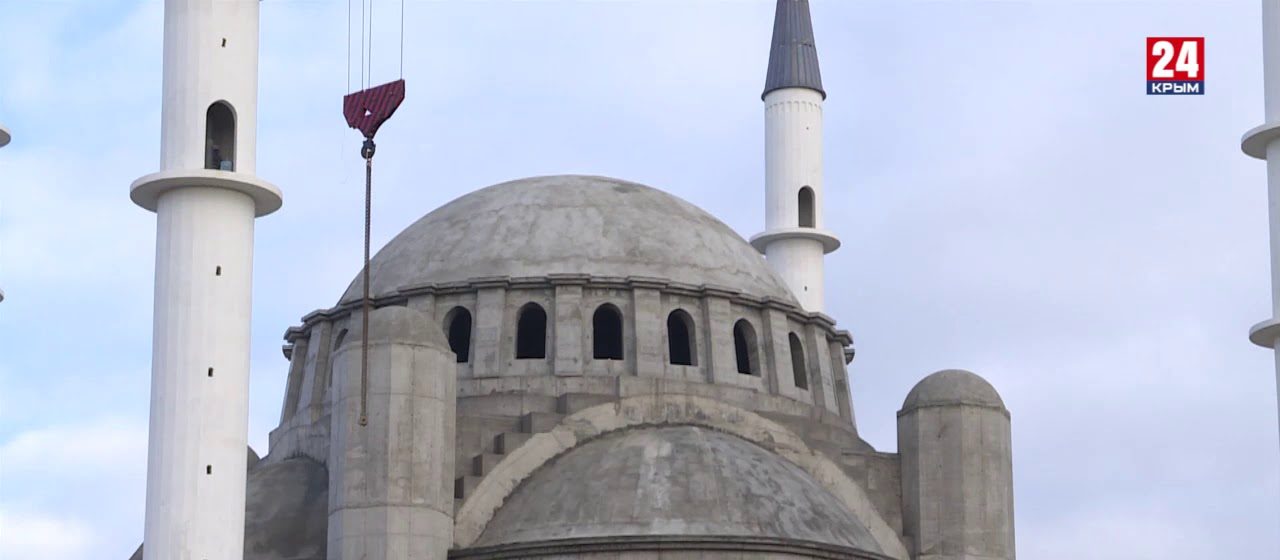 Возобновилась прерванная пандемией роспись Соборной мечети в Симферополе