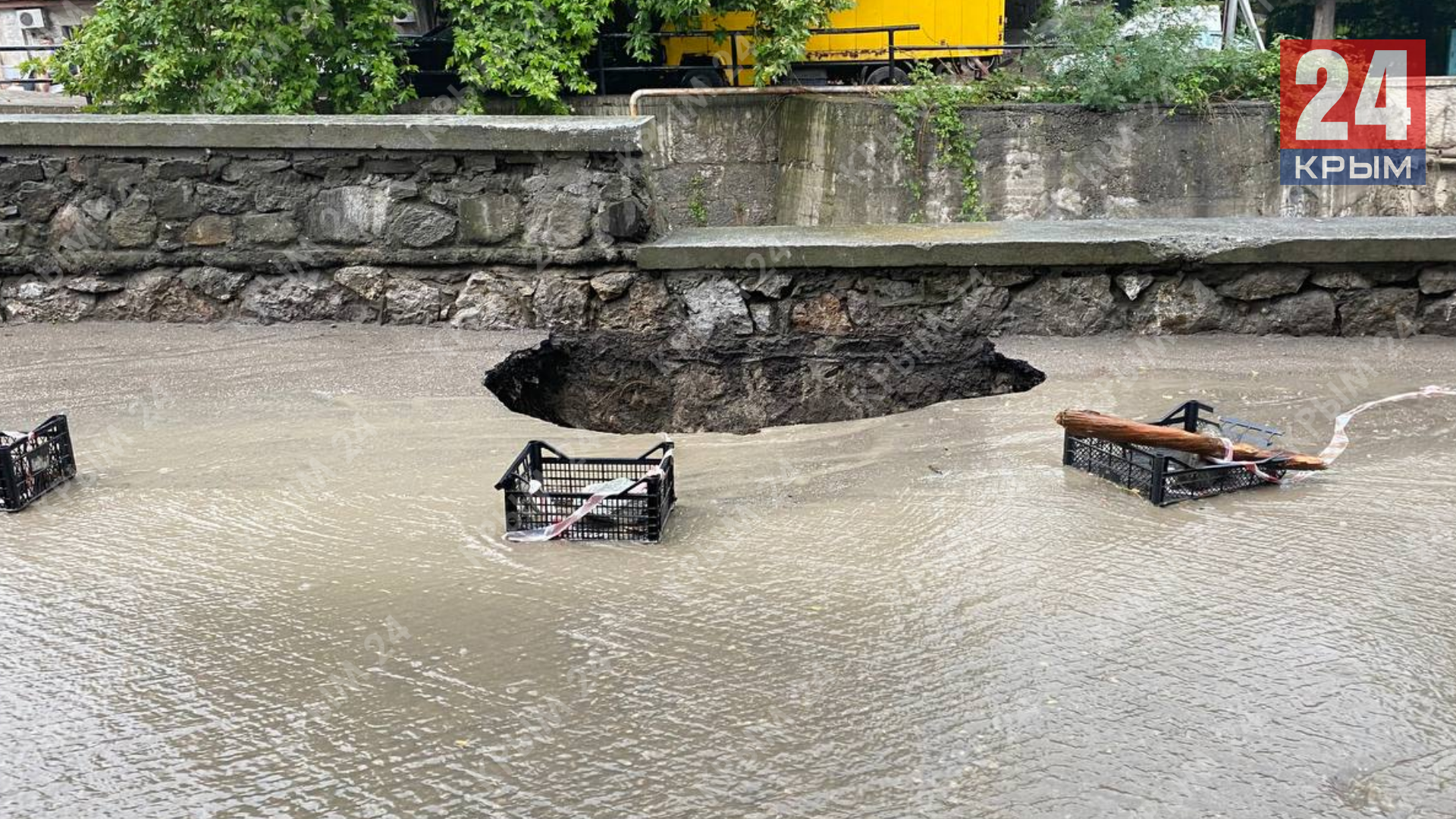 В Ялте потоп причинил транспортной сфере ущерба на 3,7 миллиарда рублей