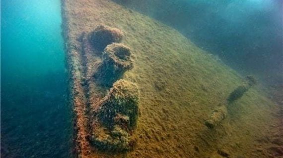 Возле берегов Керчи поисковики обнаружили затонувший корабль