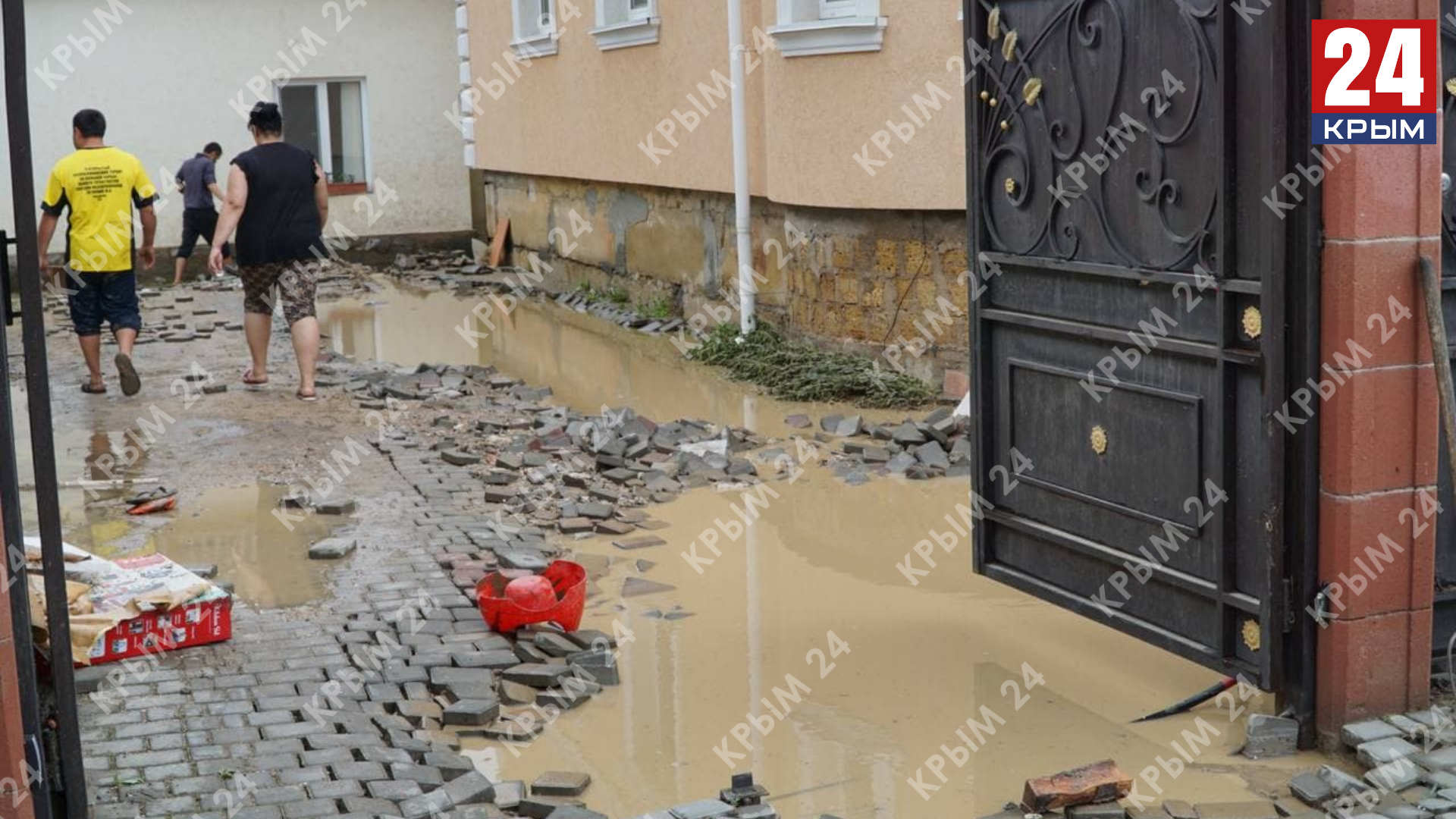 Глава Крыма освободил пострадавших из-за потопа от уплаты аренды