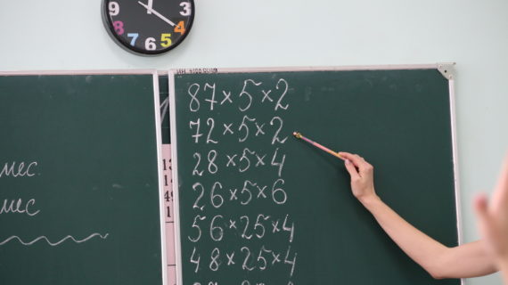Для детей с Донбасса организовали упрощённый порядок зачисления в школы Крыма