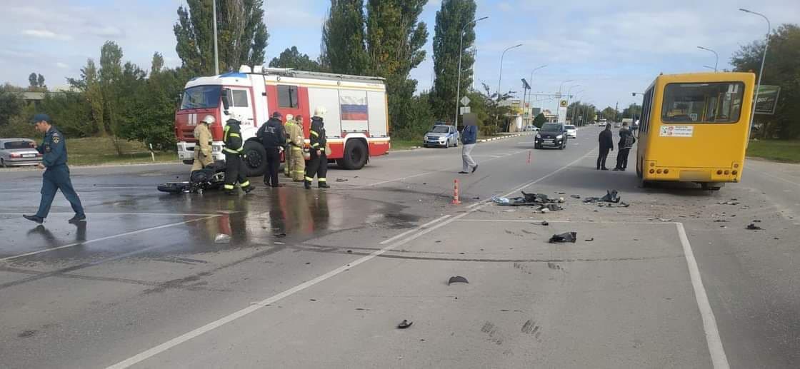 В Крыму водитель мотоцикла погиб после столкновения с пассажирским автобусом
