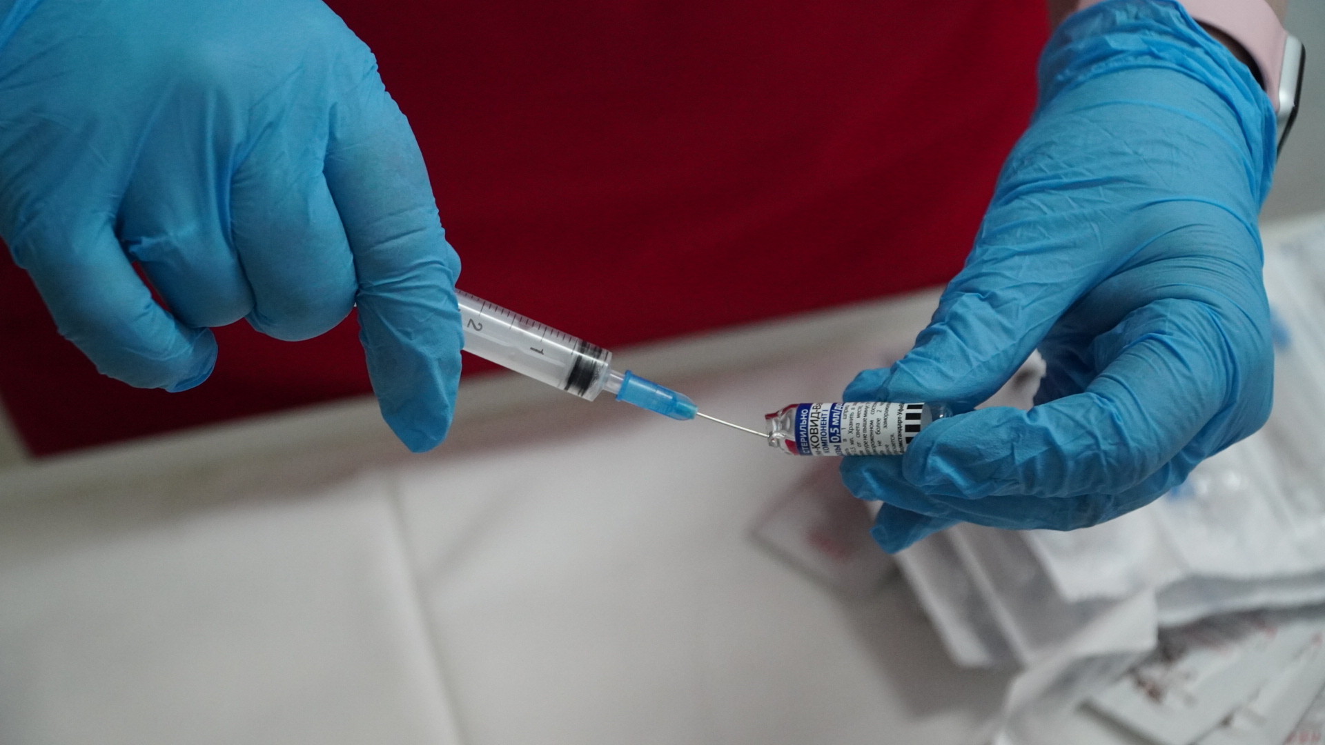 Более 300 тысяч доз вакцины от коронавируса находится в Крыму