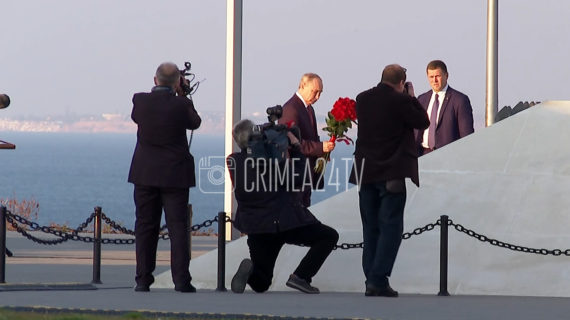 Владимир Путин прибыл в Севастополь и возложил цветы к мемориалу. ФОТО, ВИДЕО
