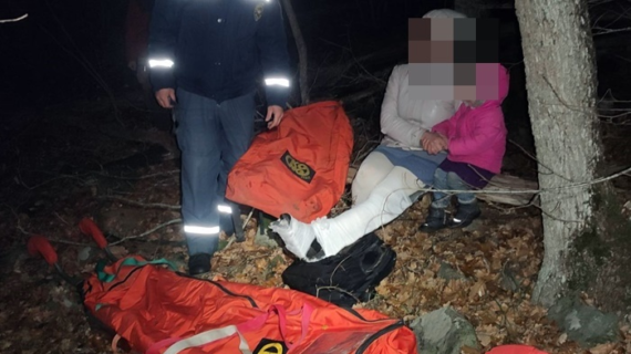 Крымские спасатели сняли с горы Аю-Даг москвичку с ребёнком. ФОТО, ВИДЕО