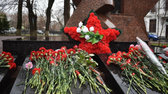 В Симферополе возложили цветы в память о погибших в Афганистане
