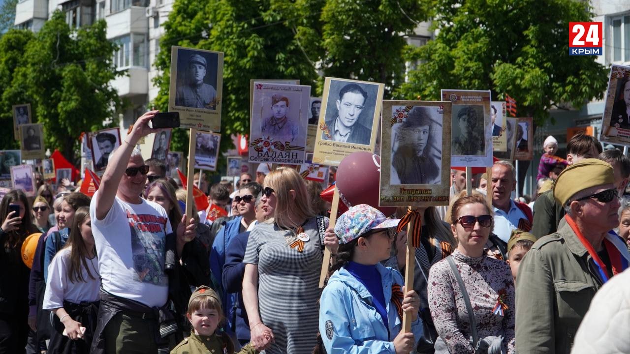 Симферополь май. Шествие Бессмертного полка в Симферополе 2022г. Бессмертный полк Симферополь 2022. Шествие Бессмертный полк в Симферополе 2022. Симферополь 9 мая 2022 года.