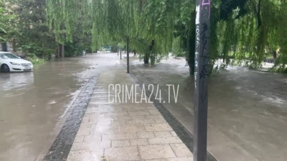 В Симферополе река Салгир вышла из берегов и затопила несколько улиц